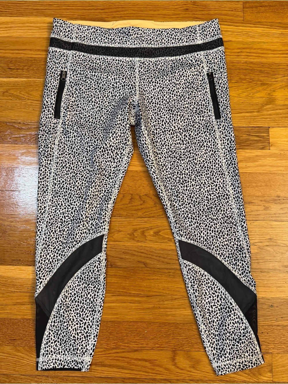 Lululemon Inspire Tight II Miss Mosaic White / Black 25" Inseam - Size 12
